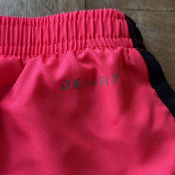 Nike Girls Vibrant Pink Athletic Shorts 3t - Picture 6 of 6